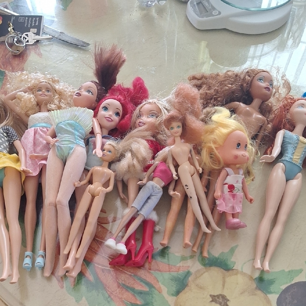 Mattel ,Disney,Bratz ,Barbie Fashion Dolls Bundle